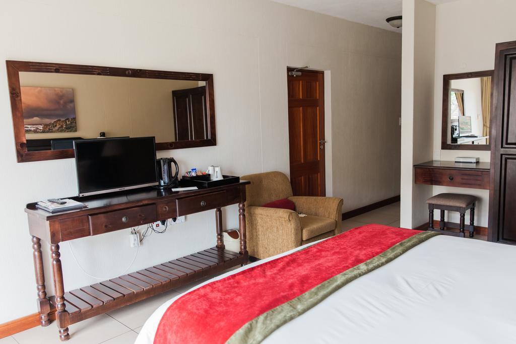 Umthunzi Hotel And Conference Umtentweni Exterior photo